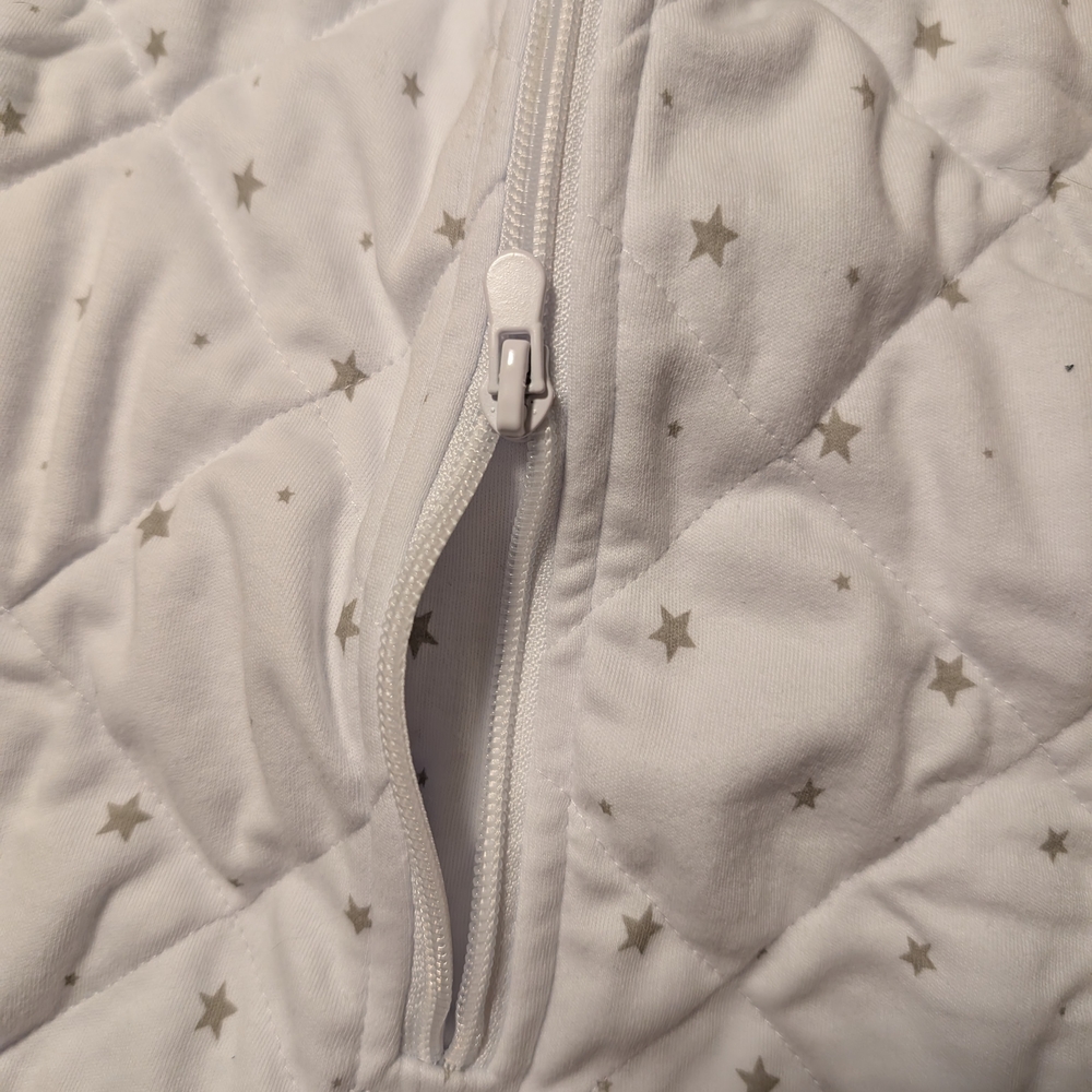 White Star-Patterned Swaddle - Picture 5 of 10